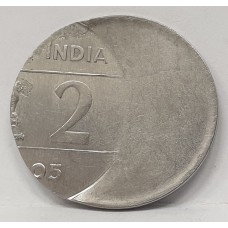 INDIA 2005 . TWO 2 RUPEES COIN . ERROR . 60% OFF CENTRE MIS-STRIKE